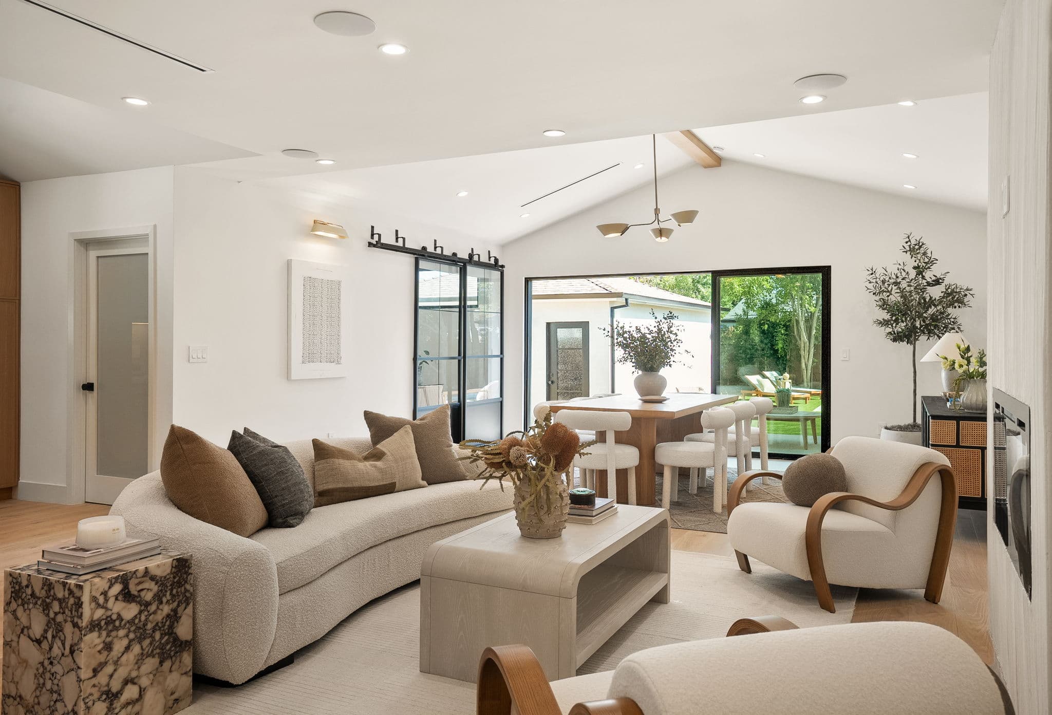 5444 Morella Avenue 12