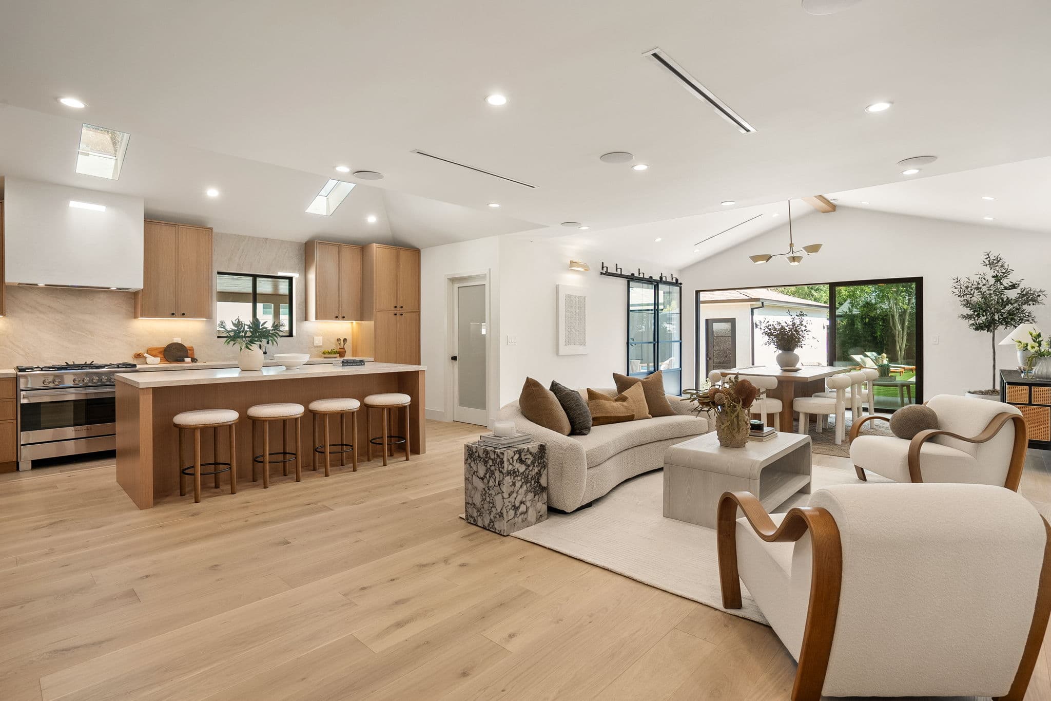 5444 Morella Avenue 13