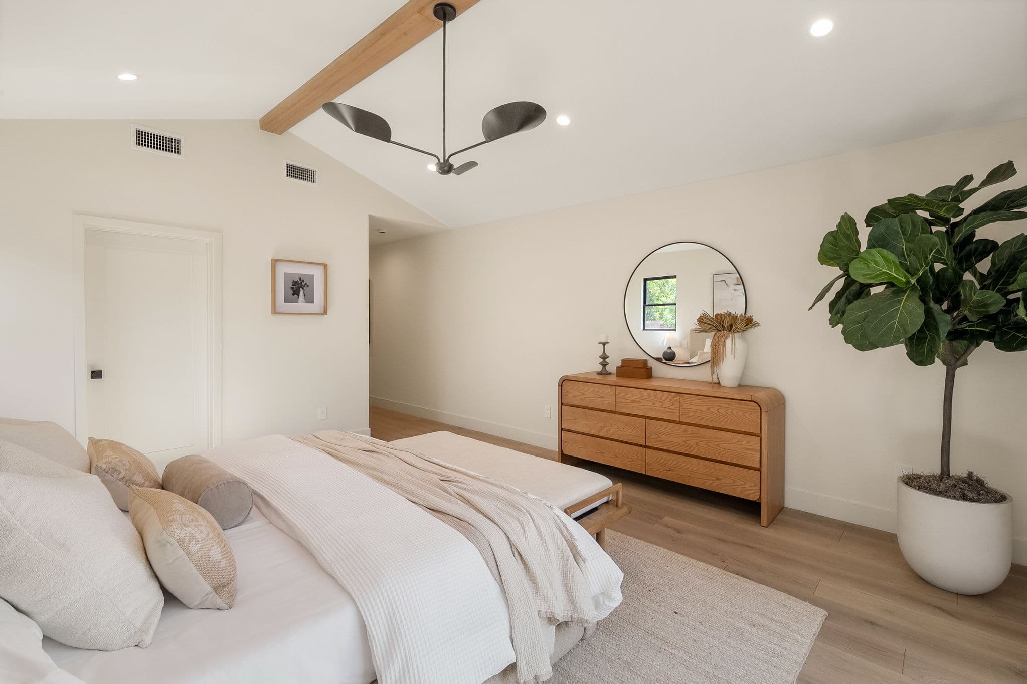 5444 Morella Avenue 60