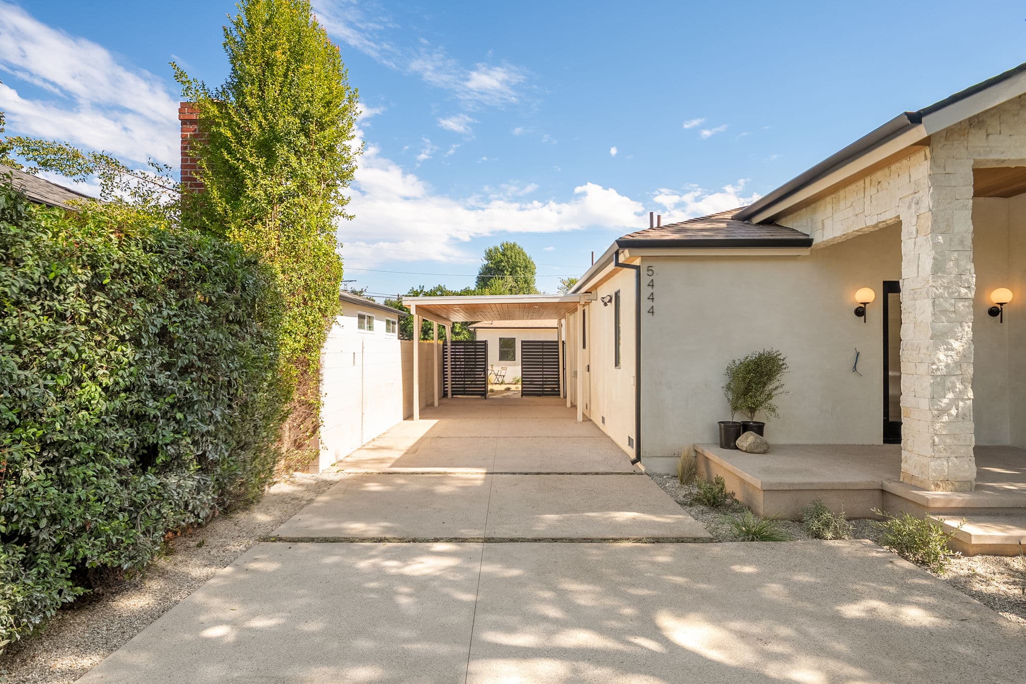 5444 Morella Avenue 77