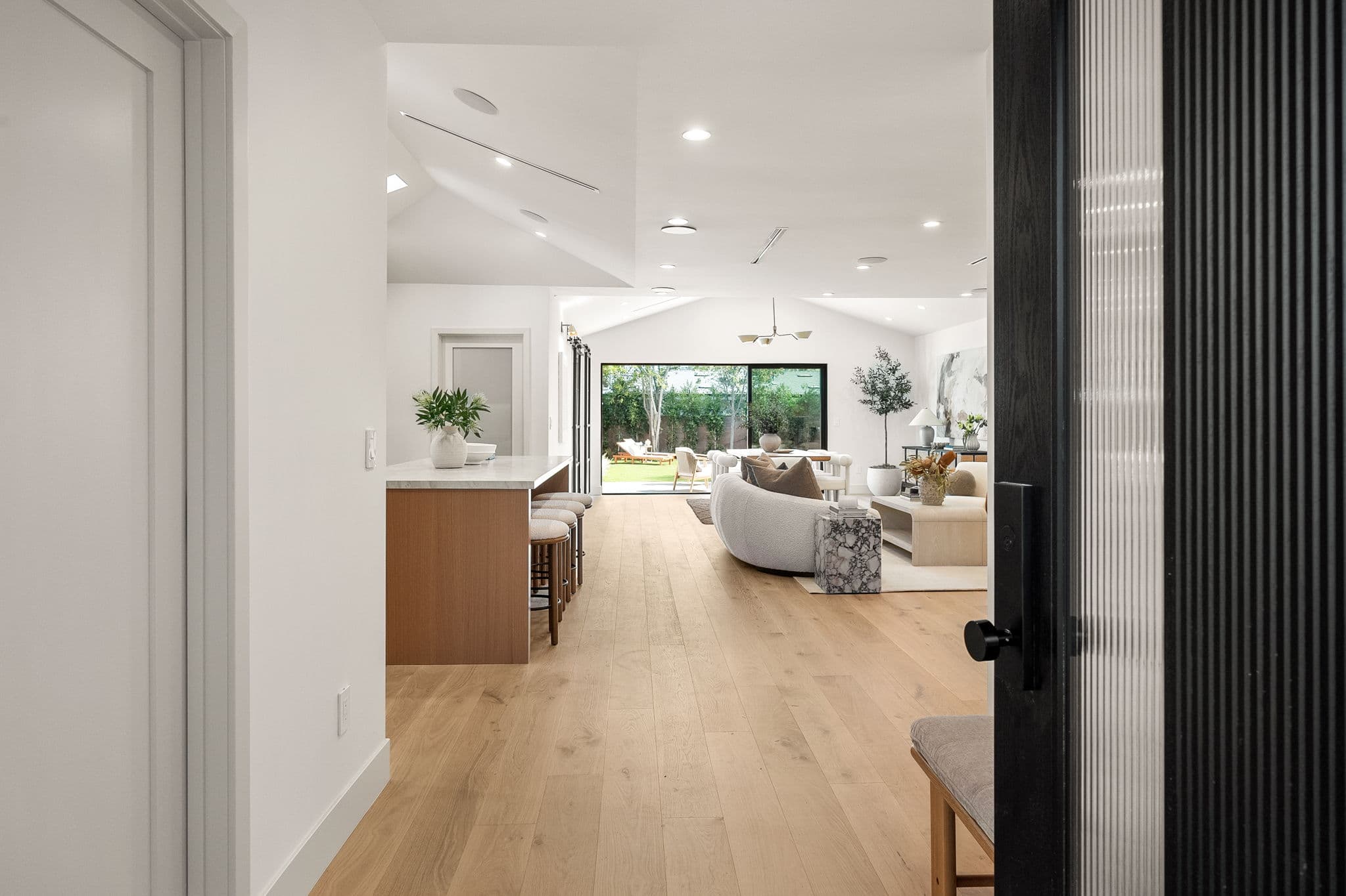 5444 Morella Avenue 8