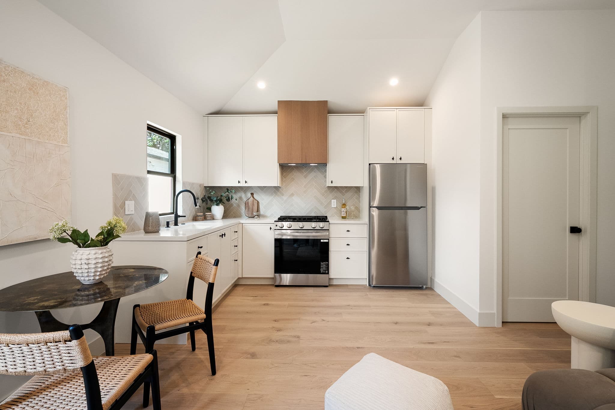 Modern vs Traditional Kitchens